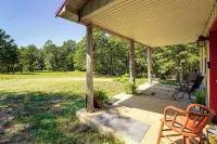 Ozarks Escape! Farmhouse w/ Fire Pit + Trails - Homestays