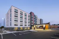 明尼阿波利斯北部/布萊恩萬楓酒店及套房 - 停車場