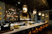 Ambassador Hotel Tulsa, Autograph Collection - bar