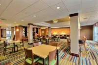 Fairfield Inn & Suites Milwaukee Airport - parking