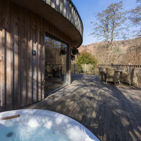 The Crannog Circular Riverside Retreat with Hot Tub