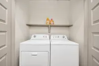 Family-Friendly Houston Apartment: Game Room, Pool & King Beds! - Condos