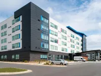 Aloft Charlotte Airport Hotels near Central Square