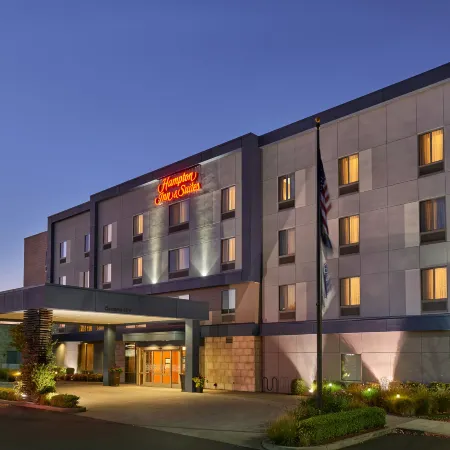Hampton Inn & Suites Salem