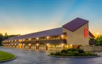 Red Roof Inn Kalamazoo East - Expo Center - parking