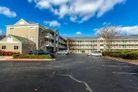 HomeTowne Studios Atlanta - Chamblee - Kitchens