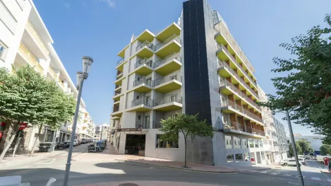 Artiem Capri in Mahon