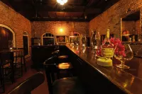 The Old Gin House Hotel - bar