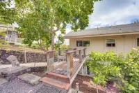 Cozy Kona Coast Apt w/ Lanai ~ 8 Miles to Beach! - 3-Star