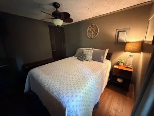 Cozy Cabin with Screened Porch and Fishing Dock on Lake D'Arbonne - Wifi