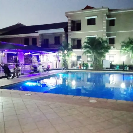 Dees Hotels, Apartments and Suites