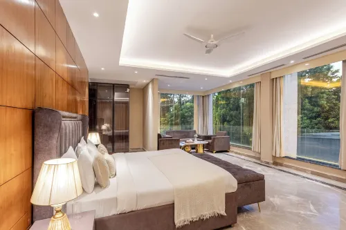 ELIVAAS Signature DSG Farm 3BHK with Bar - 빌라