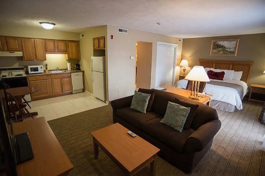 Eastland Suites Extended Stay Hotel & Conference Center Urbana