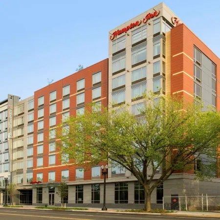 Hampton Inn Washington DC NoMa Union Station Отели рядом с достопримечательностью «Автостанция Greyhound »
