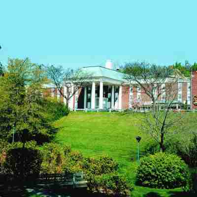 John Carver Inn & Spa Hotel Exterior