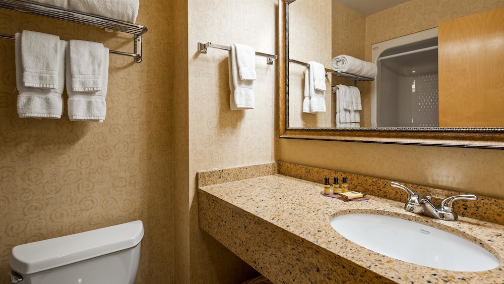 Best Western Plus Revere Inn & Suites