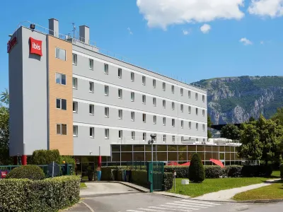 Hôtel ibis Archamps Porte de Genève Hôtels à proximité de : Le Grand Parc d'Andilly en été/hiver