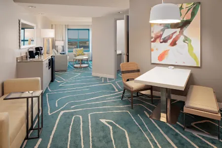 Embassy Suites by Hilton San Diego Bay Downtown Отели рядом с достопримечательностью «The Berkeley at Maritime Museum of San Diego»