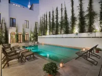 H10 Palacio Colomera - Pools