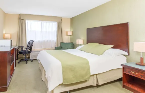 威廉姆斯湖温德姆華美達酒店