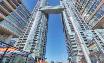 Luxurious Condo by CN Tower with Parking