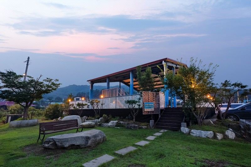 휴엘 팬션 전경