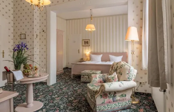 坦格爾明德施沃澤阿德勒酒店