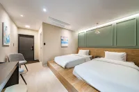 Brown Dot Hotel