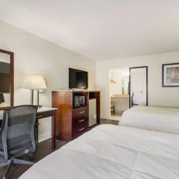 貝斯特韋斯特SureStay薩拉索塔利多海灘酒店 鄰近Ringling College of Art and Design的酒店