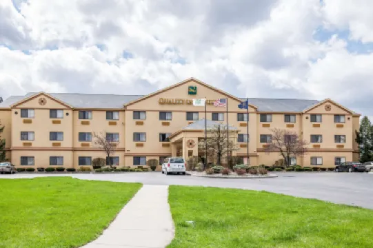 Quality Inn & Suites South Bend Airport Hotels in 