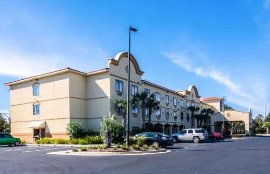 巴拿馬城海灘舒適套房酒店