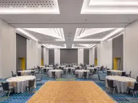 راديسون رِد دبي واحة السيليكون Hotels near العوير