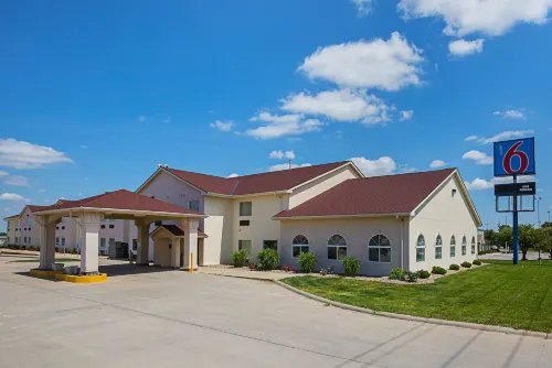 Motel 6 Omaha, NE - IAT West - Lemmikkieläimet sallittu