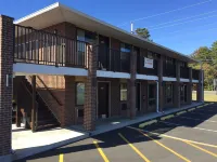 Brick Motor Inn Hotels in Lakewood