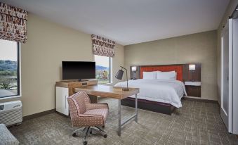 Hampton Inn & Suites Roseburg