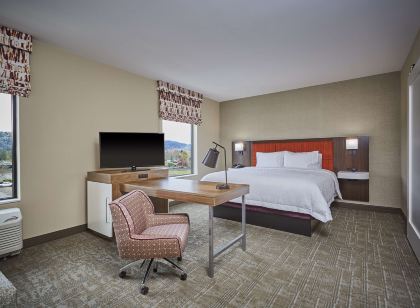 Hampton Inn & Suites Roseburg