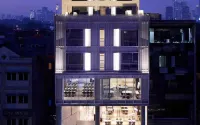 Erian Hotel - parking