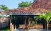 Villa Kayu Yogyakarta Hotels in Bangunjiwo