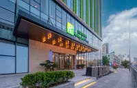 深圳龍華智選假日酒店（大浪商業中心店） 鄰近以純的酒店