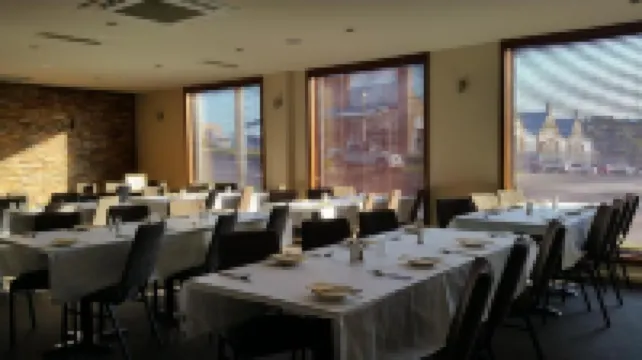 ฮาฟเวย์ โมเต็ล อีเดน