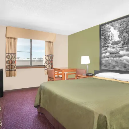 Super 8 by Wyndham Riverton