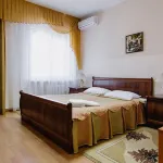 Komfort Hotels near Stone log