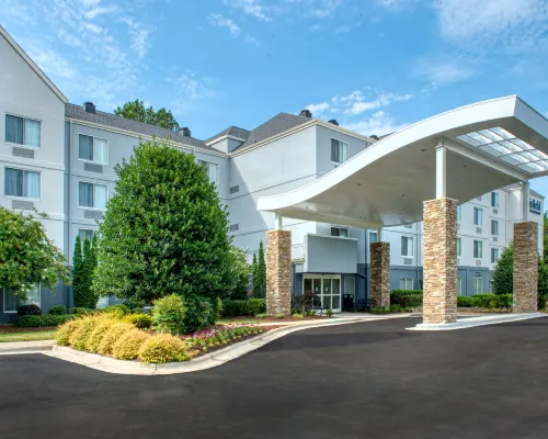 Fairfield Raleigh Crabtree Valley Hotel berhampiran Taman Pullen