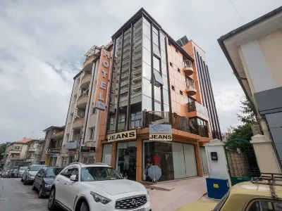 Caro Apartments & Rooms Hotel dekat Central railway station Varna