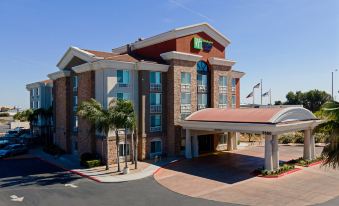 Holiday Inn Express & Suites Fresno South