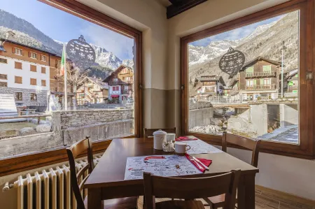 Hotel Dufour Отели в г. Staffa