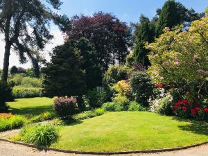 Grade II Listed Farm House in Beautiful Grounds