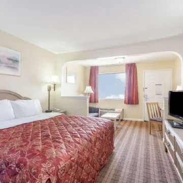 Days Inn by Wyndham Clinton