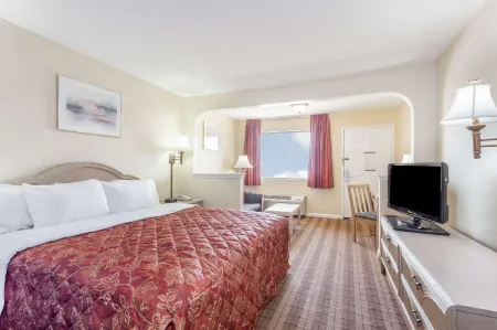 Days Inn by Wyndham Clinton