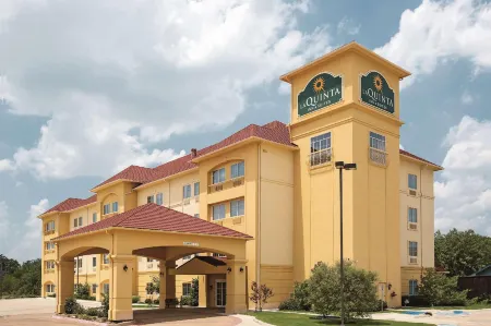 La Quinta Inn & Suites by Wyndham Fort Worth NE Mall Отели в г. Ричленд Хилс